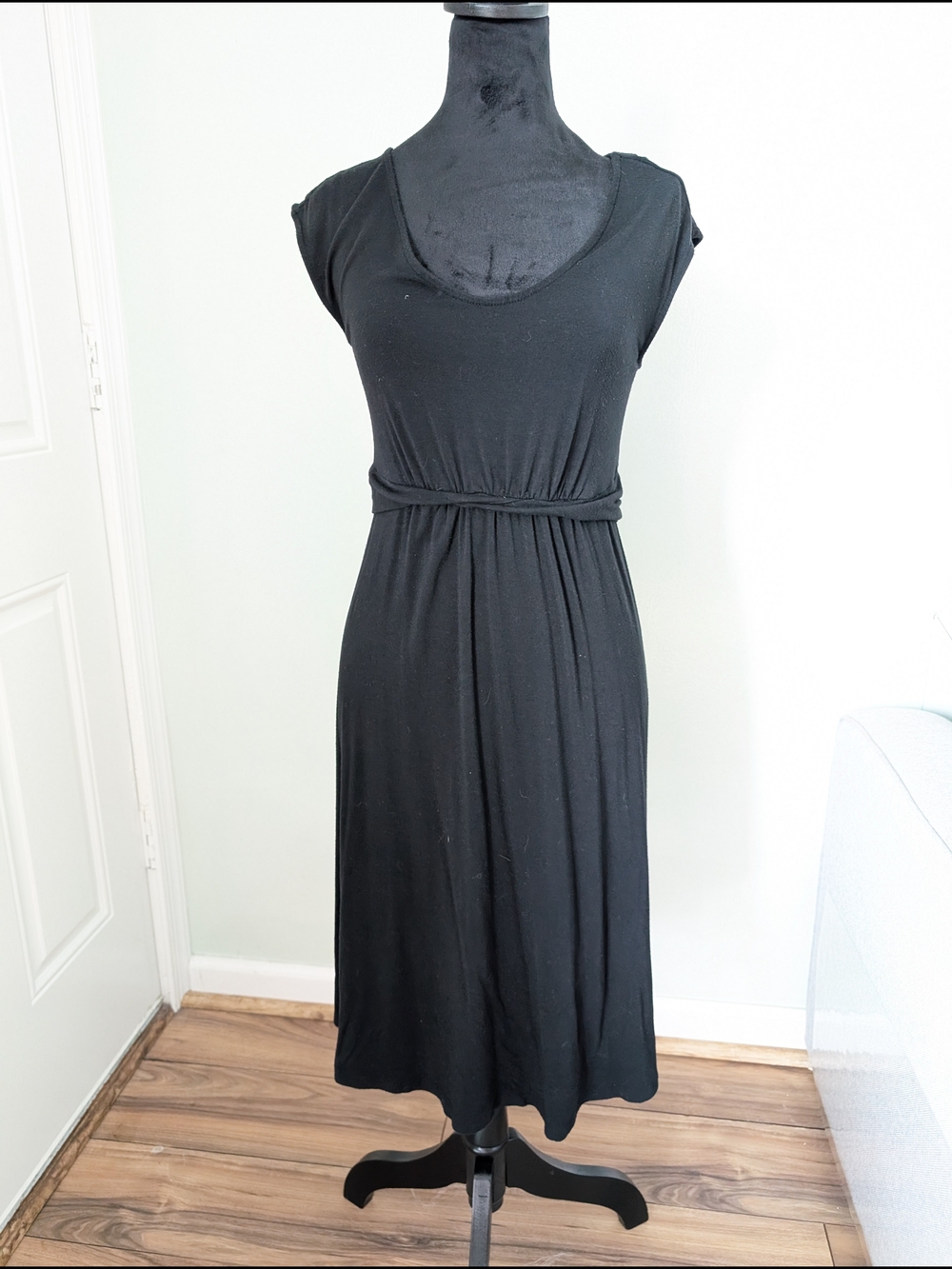 Liz Lange Black Scoop-Neck Midi Dress